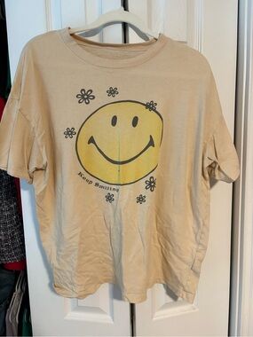 American Eagle Outfitters Cream Kids Smiley Face Tee with Yellow Graphic